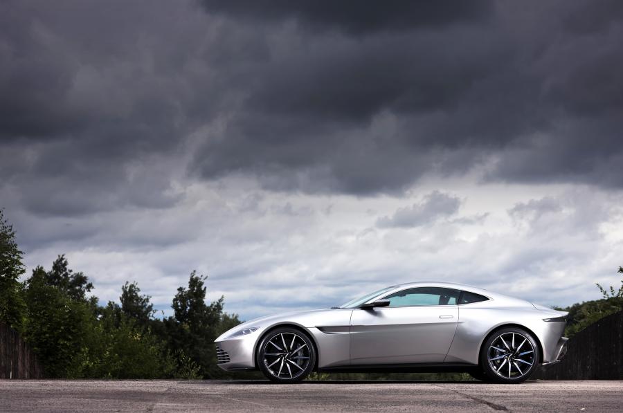  Aston Martin DB10 2015 года  (фото 20 из 35)
